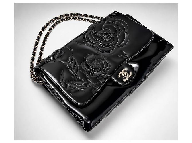 Chanel Paris-Shanghai Jumbo Camellia Petals Borsa pelle vernice nera Nero Silver hardware - vista 6