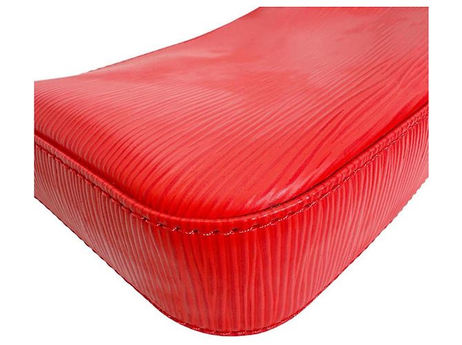 Pochette de piel Epi Louis Vuitton Roja - vista 7