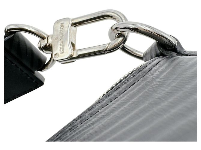Sac à main Louis Vuitton Soft Polochon PM Noir - vue 12