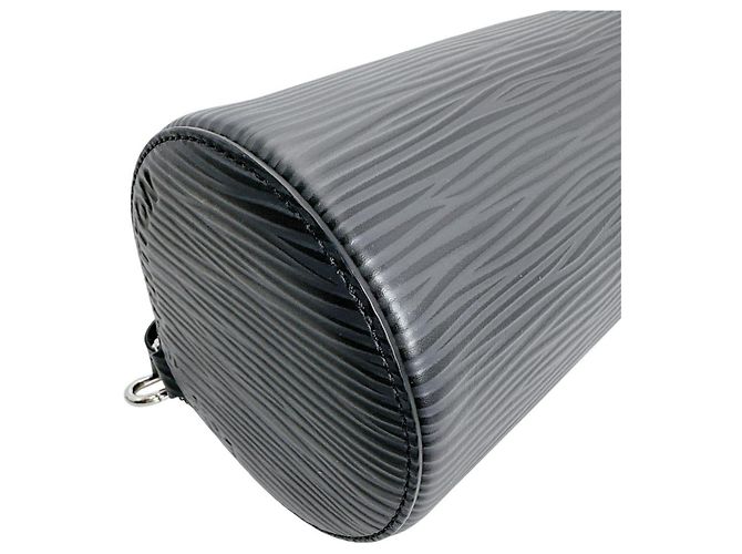 Sac à main Louis Vuitton Soft Polochon PM Noir - vue 7