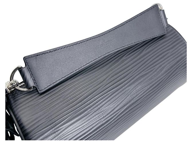 Sac à main Louis Vuitton Soft Polochon PM Noir - vue 8