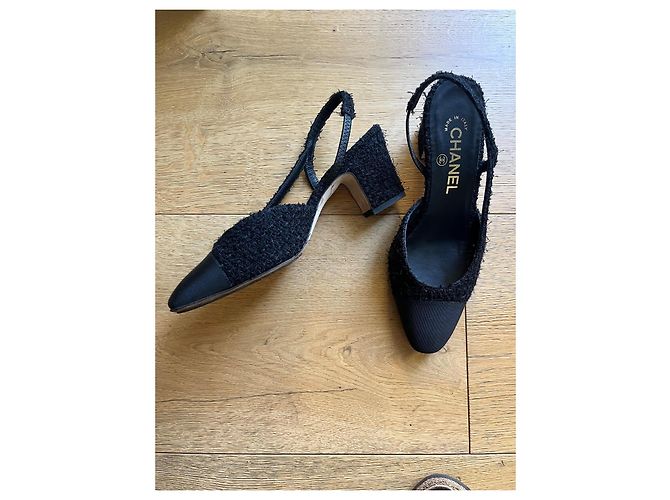 Scarpe slingback Chanel in tweed nero - vista 2