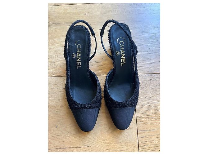 Scarpe slingback Chanel in tweed nero - vista 3