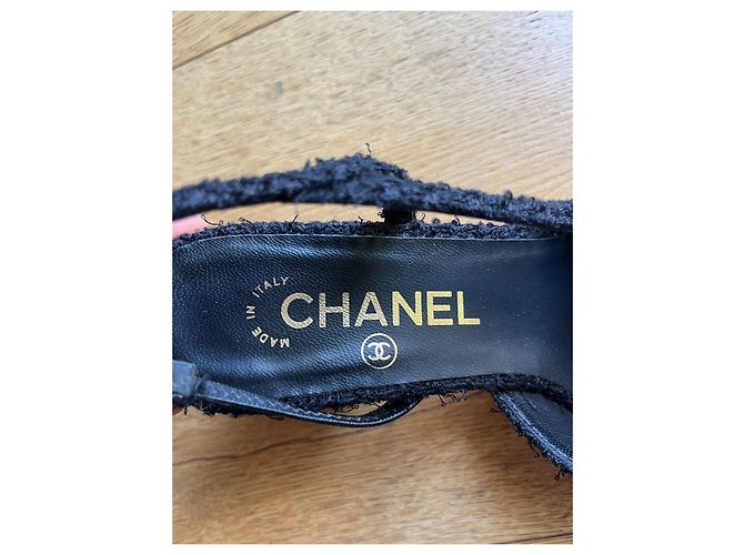 Scarpe slingback Chanel in tweed nero - vista 4
