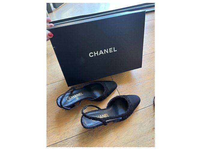 Scarpe slingback Chanel in tweed nero - vista 6