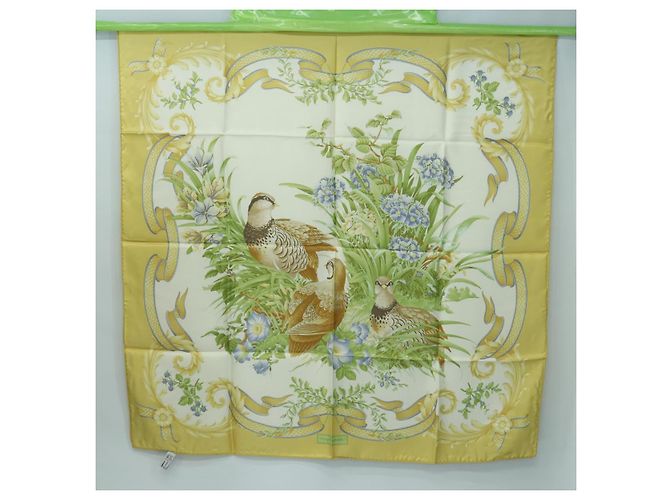 Sciarpa Salvatore Ferragamo motivo uccello in seta gialla Auth am11583A Giallo - vista 11