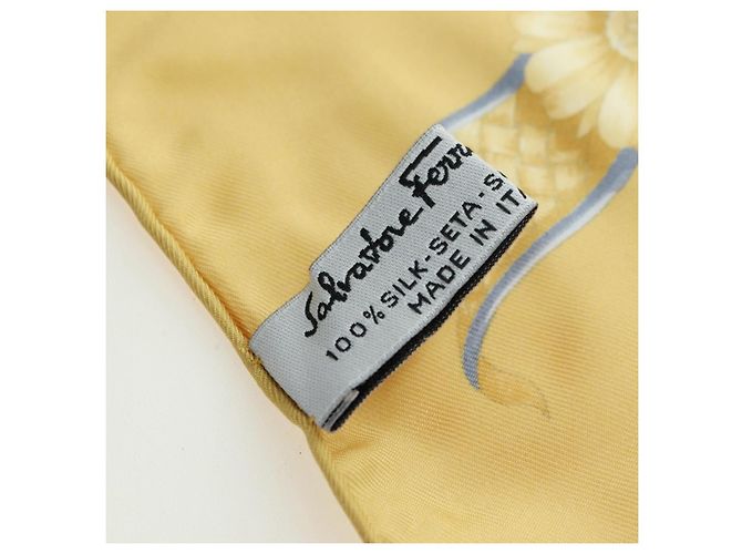Sciarpa Salvatore Ferragamo motivo uccello in seta gialla Auth am11583A Giallo - vista 12
