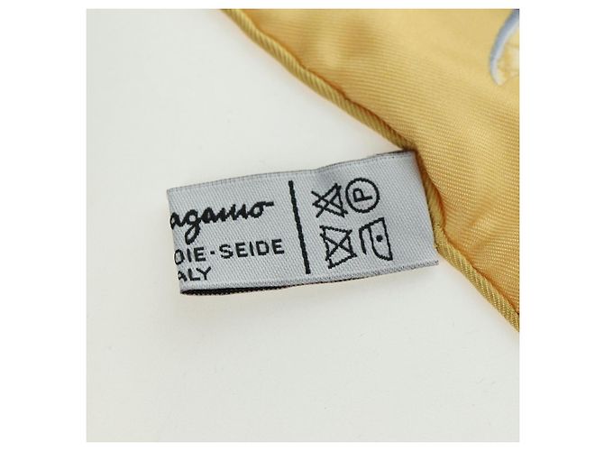 Sciarpa Salvatore Ferragamo motivo uccello in seta gialla Auth am11583A Giallo - vista 13