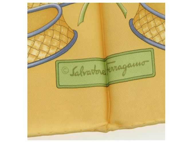 Sciarpa Salvatore Ferragamo motivo uccello in seta gialla Auth am11583A Giallo - vista 14