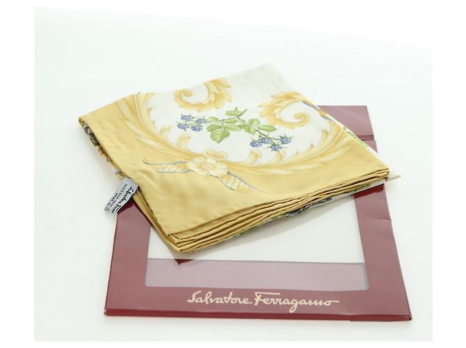 Sciarpa Salvatore Ferragamo motivo uccello in seta gialla Auth am11583A Giallo - vista 15