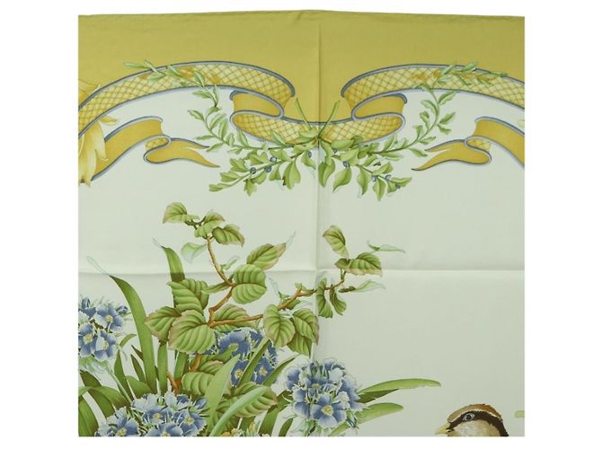Sciarpa Salvatore Ferragamo motivo uccello in seta gialla Auth am11583A Giallo - vista 3