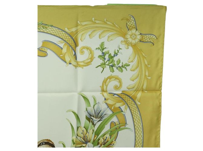 Sciarpa Salvatore Ferragamo motivo uccello in seta gialla Auth am11583A Giallo - vista 4