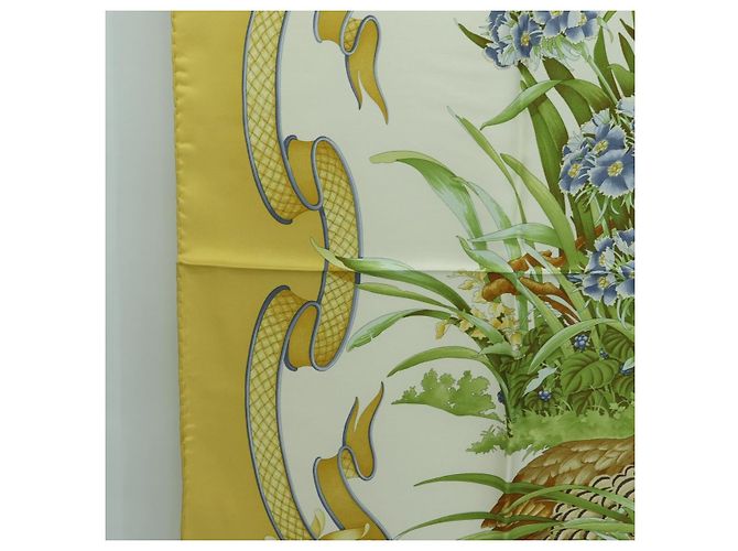 Sciarpa Salvatore Ferragamo motivo uccello in seta gialla Auth am11583A Giallo - vista 5