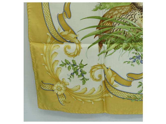 Sciarpa Salvatore Ferragamo motivo uccello in seta gialla Auth am11583A Giallo - vista 8