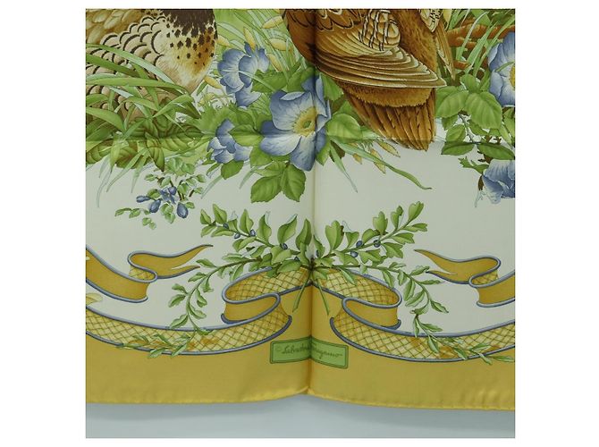 Sciarpa Salvatore Ferragamo motivo uccello in seta gialla Auth am11583A Giallo - vista 9