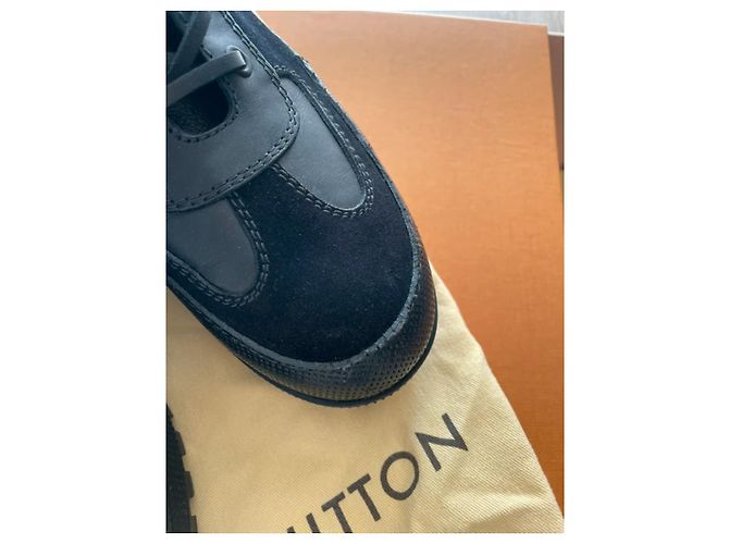 Louis Vuitton Stivaletti con Lacci in Pelle e Camoscio Nero - vista 6