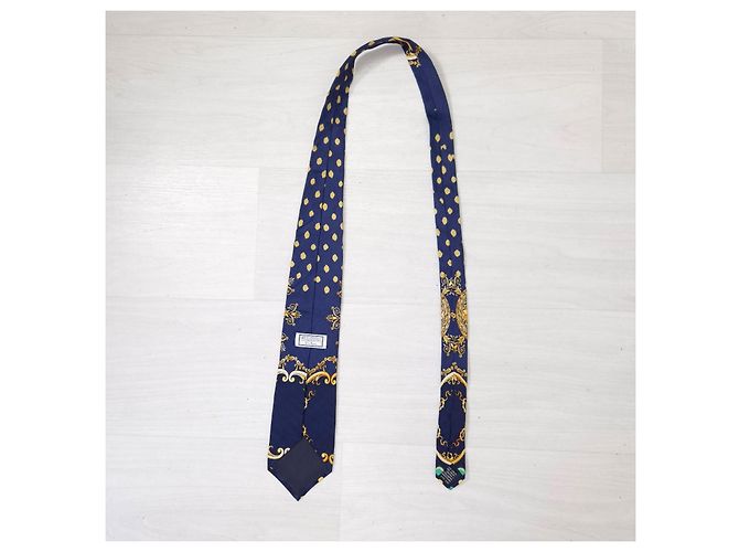 Versus Versace Cravatta in seta Versus Gianni Versace Stampa Barocca Blu e Oro D'oro - vista 5