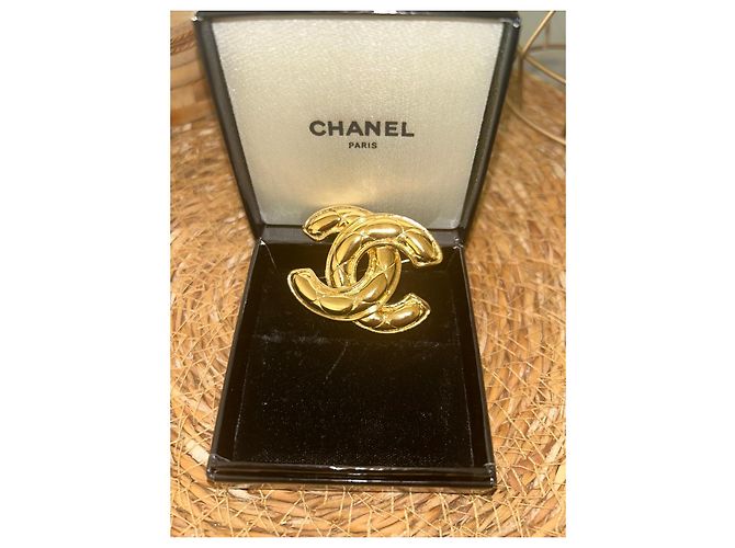 Spilla Chanel CC Logo Oro D'oro - vista 2