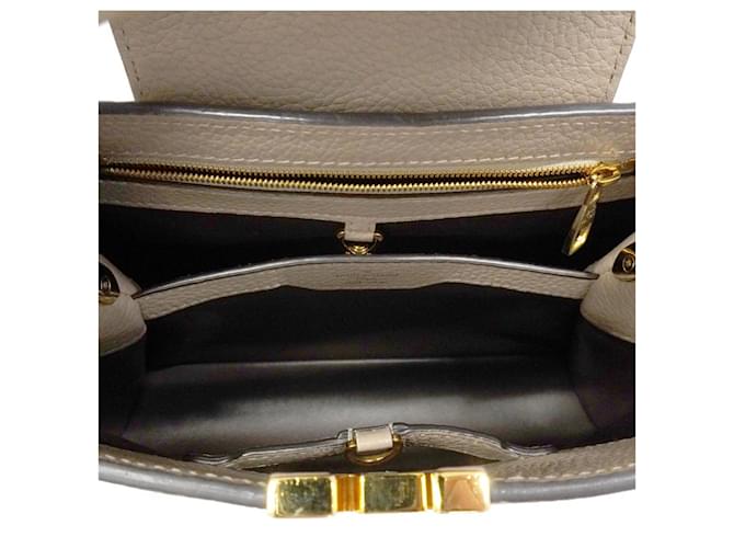 Borsa Louis Vuitton Capucines BB - vista 4
