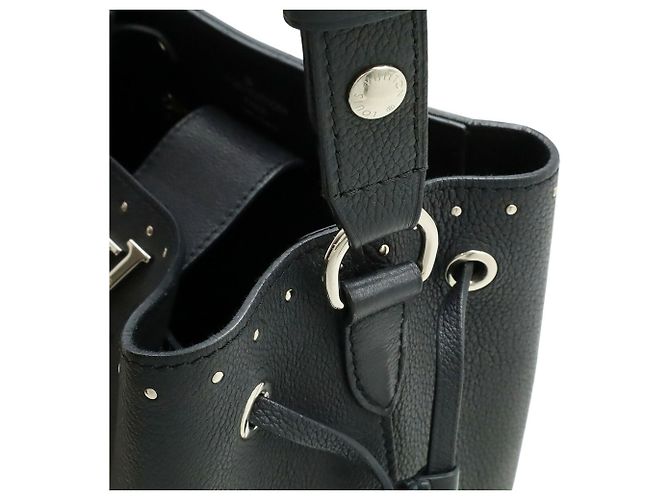 Borsa a tracolla Louis Vuitton Lockmere Bucket borchiata Nero - vista 6