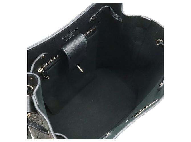 Borsa a tracolla Louis Vuitton Lockmere Bucket borchiata Nero - vista 7
