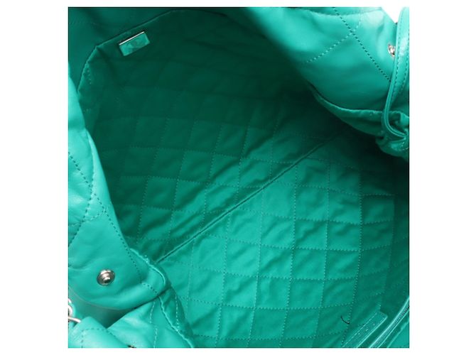 Chanel 22 Handtasche aus gestepptem glänzendem Kalbsleder Grün Medium Hellgrün - Ansicht 3