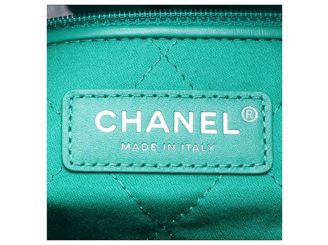 Chanel 22 Handtasche aus gestepptem glänzendem Kalbsleder Grün Medium Hellgrün - Ansicht 6