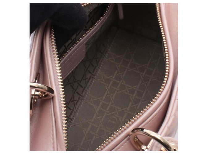 Lady Dior aus irisierendem Cannage-Lammleder in Rosa, Größe Medium Pink - Ansicht 3
