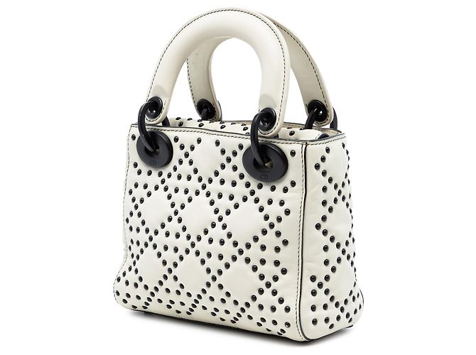 Lady Dior in agnello morbido bianco con cannage e borchie - vista 2