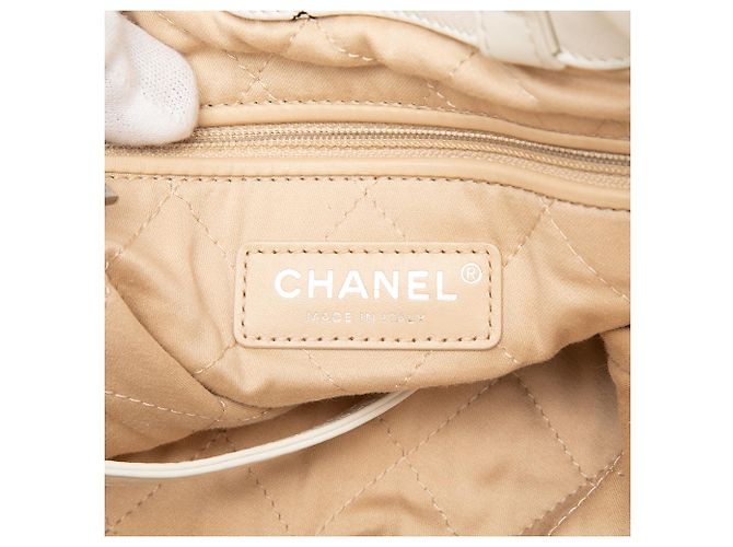 Zaino Chanel 22 in pelle di vitello lucida trapuntata bianca Large Bianco - vista 5