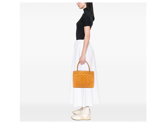 Tote Chanel Yellow Caviar Medallion Giallo Senape - vista 5