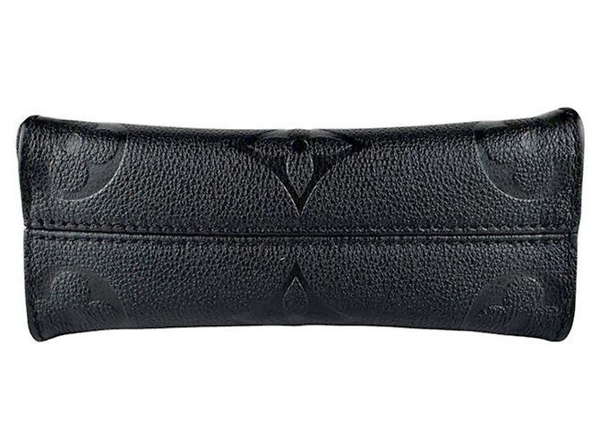 Borsa a tracolla Louis Vuitton Monogram Empreinte OnTheGo BB Nero - vista 4