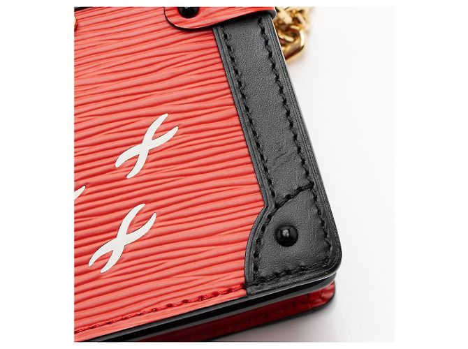 Clutch Trunk in pelle Epi Louis Vuitton Nero - vista 10