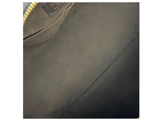 Borsa a tracolla Louis Vuitton Lunar GM Mahina in pelle marrone scuro - vista 6