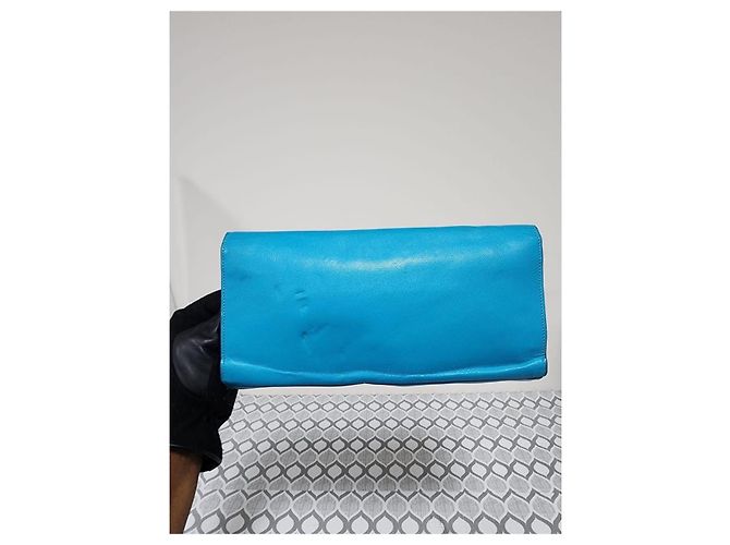 Yves Saint Laurent Saint Laurent Pochette Cassandre en Cuir Caviar - Turquoise Bleu - vue 13