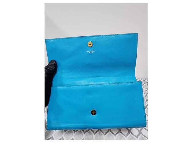 Yves Saint Laurent Saint Laurent Pochette Cassandre en Cuir Caviar - Turquoise Bleu - vue 7