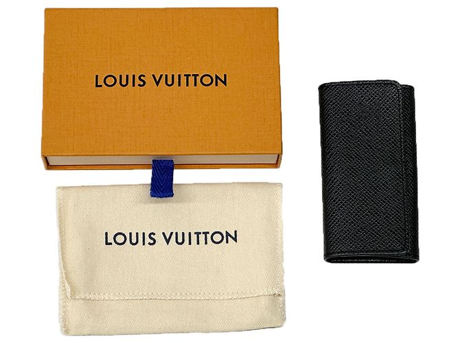 Porte-clés en cuir Taiga Louis Vuitton Noir - vue 6