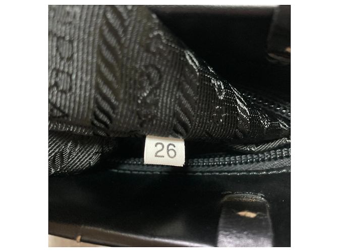 Borsa a mano in pelle con logo triangolo Prada e motivo floreale Nero - vista 10