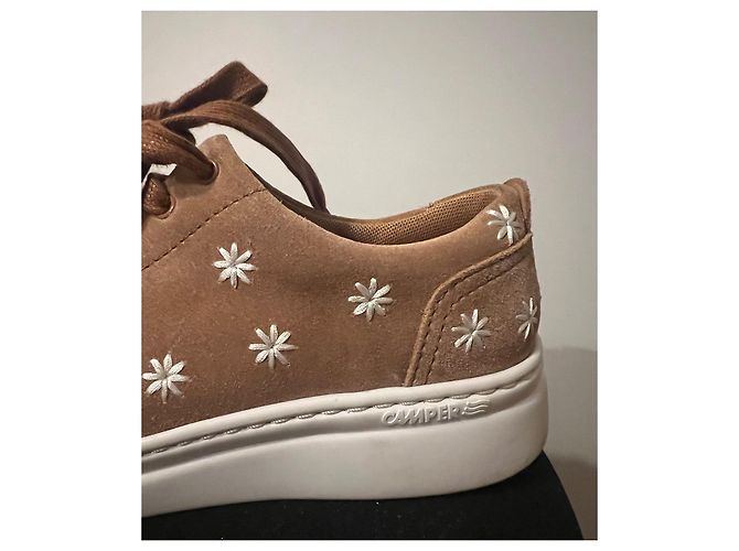 Autre Marque Camper Sneakers in Scamosciato Marrone Ricami Floreali Cammello - vista 3