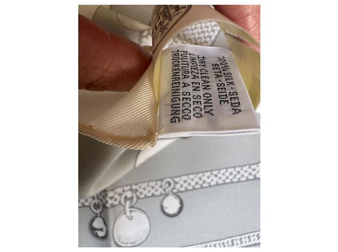 Carré Hermès Le Trésor de Médor 90cm Beige Grigio Gold hardware - vista 10