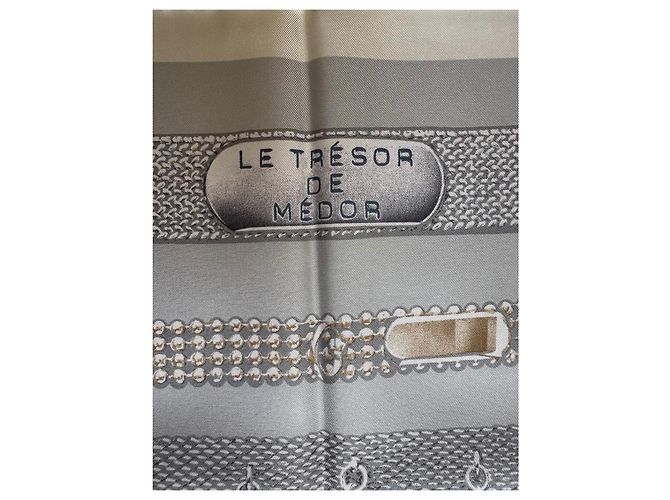 Carré Hermès Le Trésor de Médor 90cm Beige Grigio Gold hardware - vista 4
