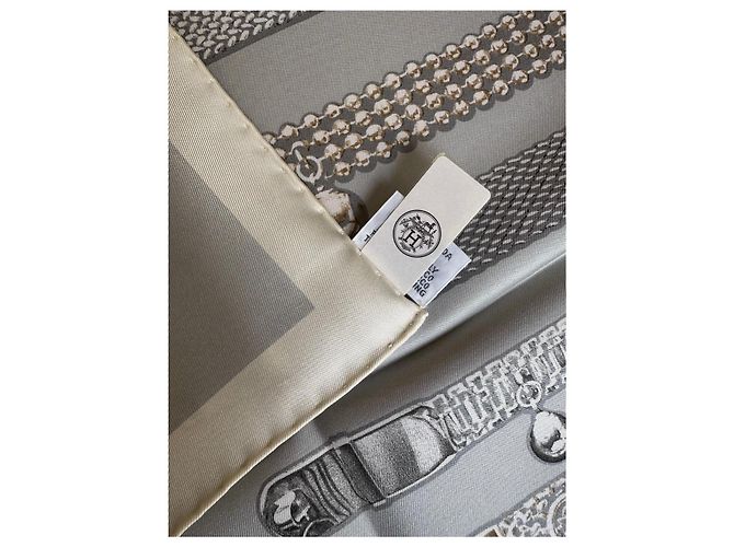 Carré Hermès Le Trésor de Médor 90cm Beige Grigio Gold hardware - vista 8