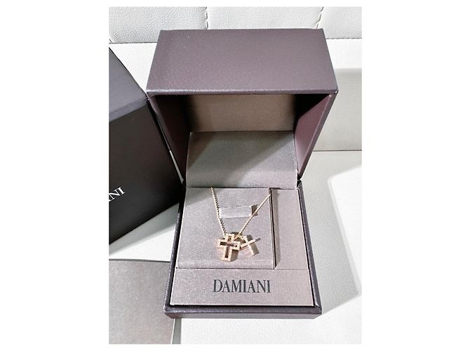Collana a Croce Damiani Belle Époque in Oro Rosa e Diamanti D'oro - vista 2