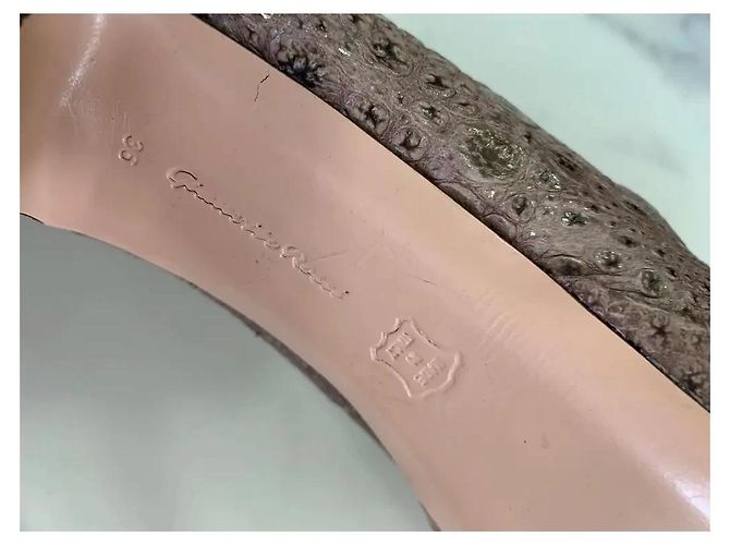 Gianvito Rossi Décolleté in Pelle Texturizzata Beige - vista 4