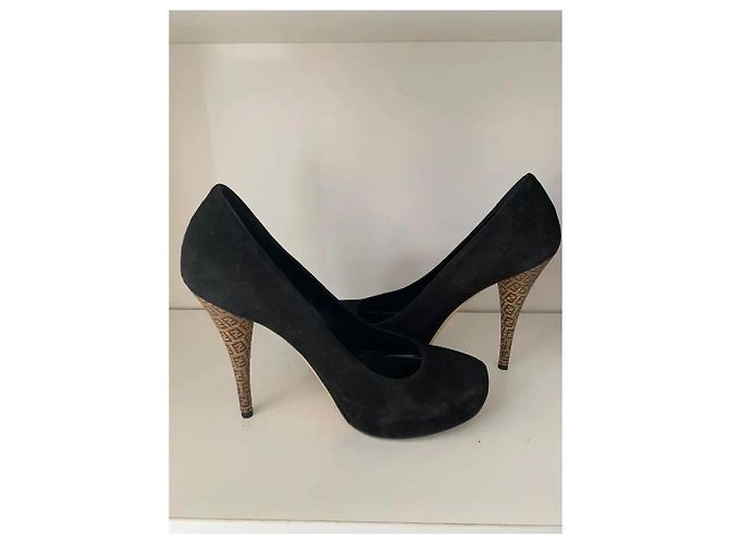 Fendi Pumps aus schwarzem Wildleder mit FF-Monogramm - Ansicht 7