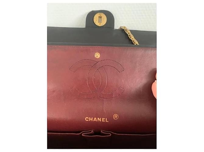 Chanel Classic Flap Bag Pele de Cordeiro Preta Preto - vista 10