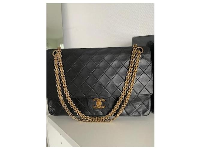 Chanel Classic Flap Bag Pele de Cordeiro Preta Preto - vista 11