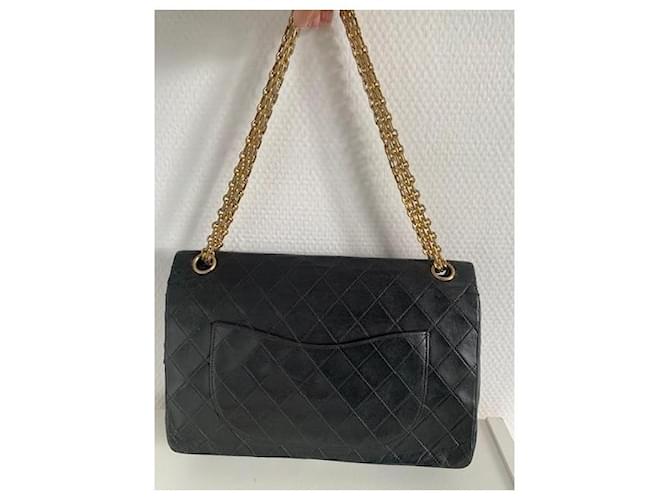 Chanel Classic Flap Bag Pele de Cordeiro Preta Preto - vista 12