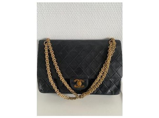 Chanel Classic Flap Bag Pele de Cordeiro Preta Preto - vista 15