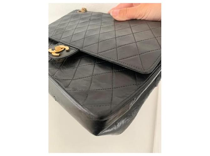 Chanel Classic Flap Bag Pele de Cordeiro Preta Preto - vista 4